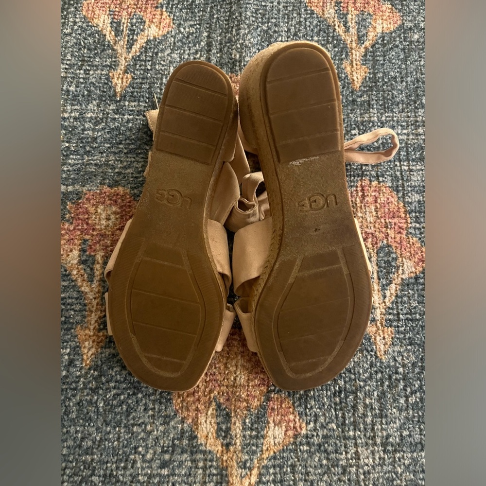 Like New! UGG Yarrow Wedge Natural Canvas Sandal - Picture 6 of 6